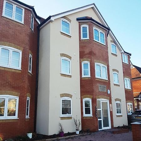 Ybc Court, Aldershot Apartment Exterior photo