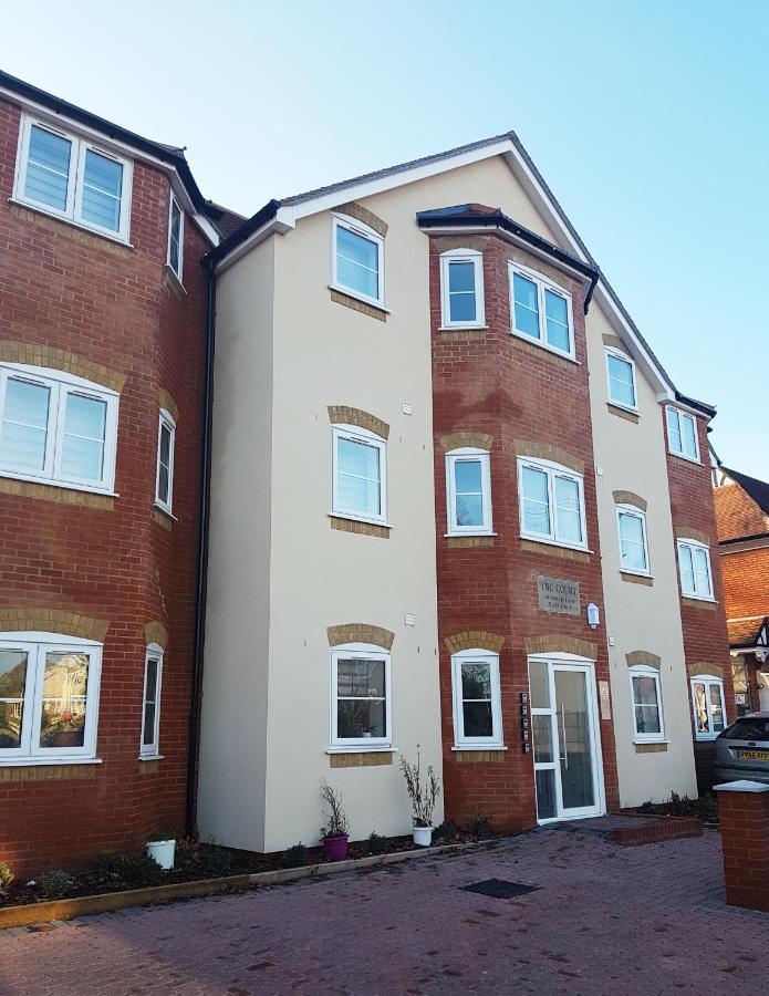 Ybc Court, Aldershot Apartment Exterior photo